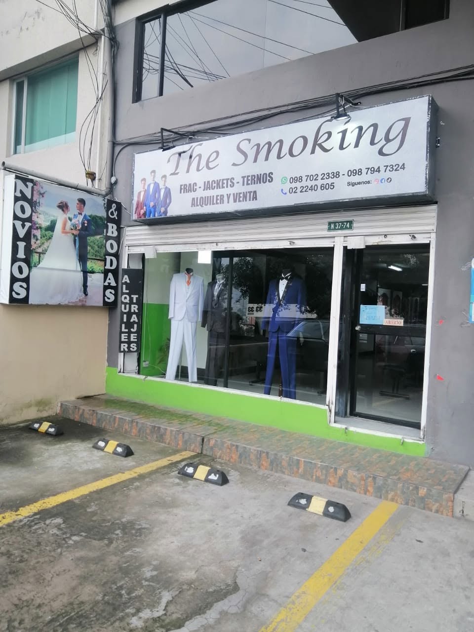Fachada de The Smokings en la Av. Eloy Alfaro, Quito