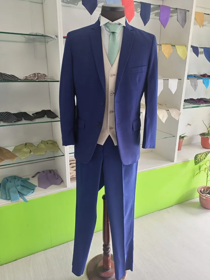 Traje azul con chaleco menta