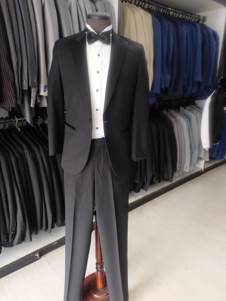Esmoquin negro clasico